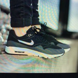 Women’s Nike air max